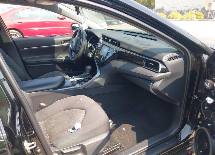 Photo 5 of 2020 Toyota Camry LE (VIN 4T1C11AK4LU885666)