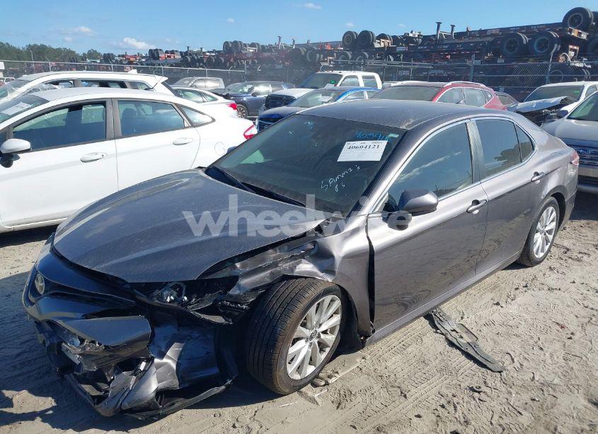 Photo 2 of 2020 Toyota Camry LE (VIN 4T1C11AK4LU905916)