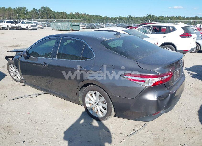 Photo 3 of 2020 Toyota Camry LE (VIN 4T1C11AK4LU905916)