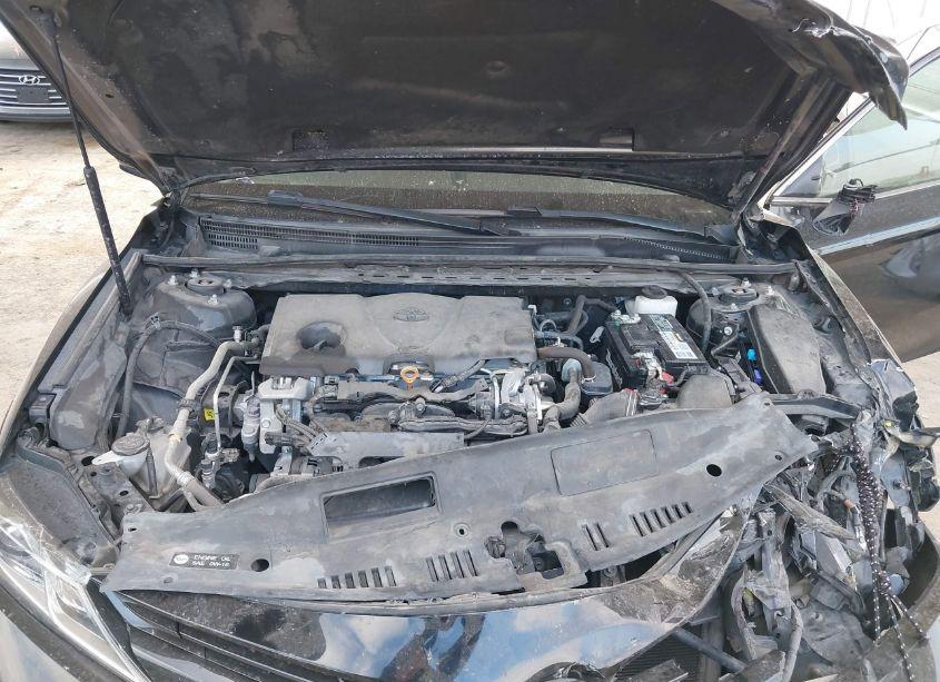 Photo 10 of 2020 Toyota Camry LE (VIN 4T1C11AK4LU933960)