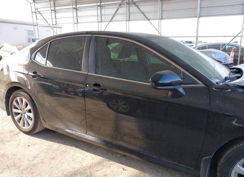 Photo 13 of 2020 Toyota Camry LE (VIN 4T1C11AK4LU933960)