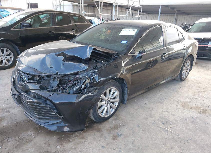 Photo 2 of 2020 Toyota Camry LE (VIN 4T1C11AK4LU933960)