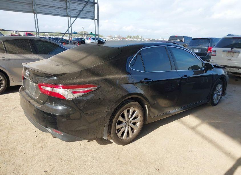 Photo 4 of 2020 Toyota Camry LE (VIN 4T1C11AK4LU933960)