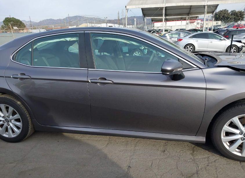 Photo 13 of 2020 Toyota Camry LE (VIN 4T1C11AK4LU951438)