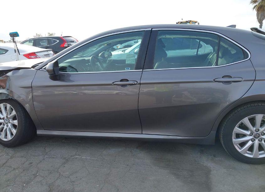 Photo 14 of 2020 Toyota Camry LE (VIN 4T1C11AK4LU951438)