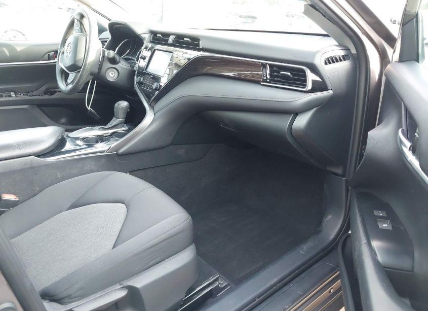 Photo 5 of 2020 Toyota Camry LE (VIN 4T1C11AK4LU951438)