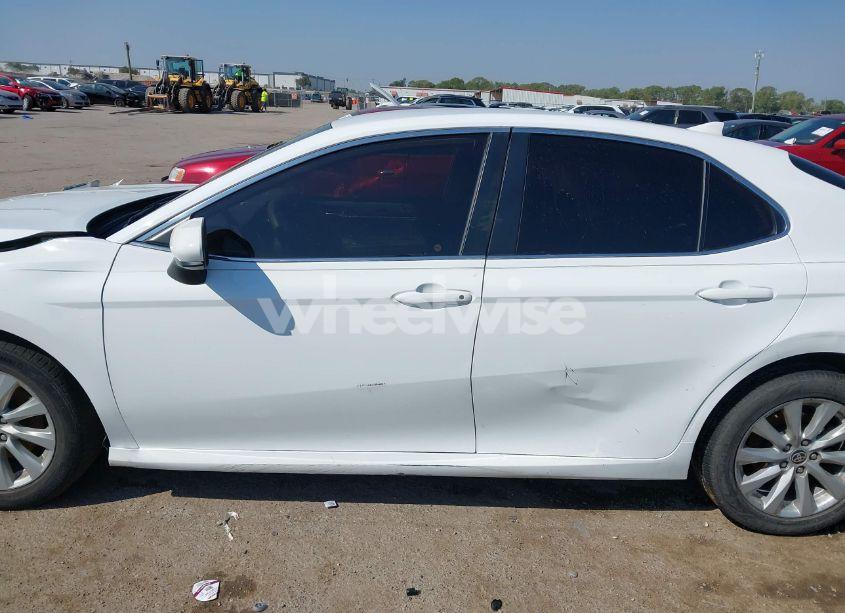 Photo 13 of 2020 Toyota Camry LE (VIN 4T1C11AK4LU955392)