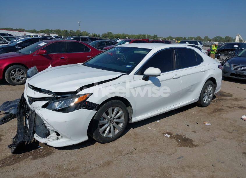 Photo 2 of 2020 Toyota Camry LE (VIN 4T1C11AK4LU955392)