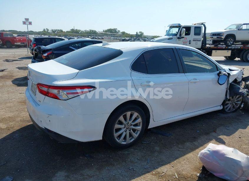 Photo 4 of 2020 Toyota Camry LE (VIN 4T1C11AK4LU955392)