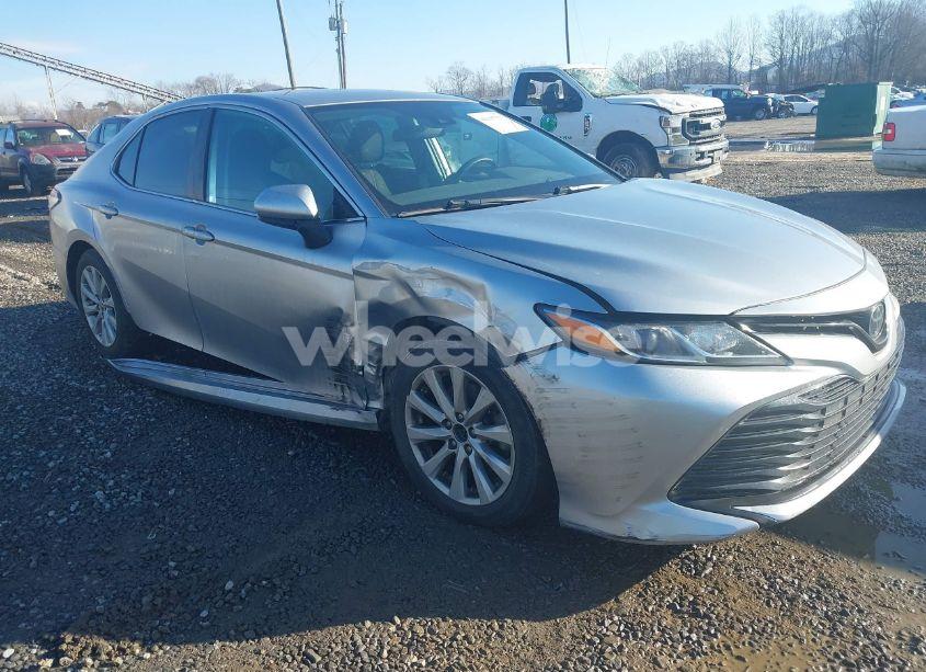 2020 Toyota Camry LE (VIN 4T1C11AK4LU970295) main photo
