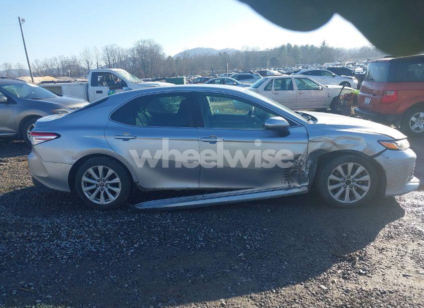 Photo 13 of 2020 Toyota Camry LE (VIN 4T1C11AK4LU970295)