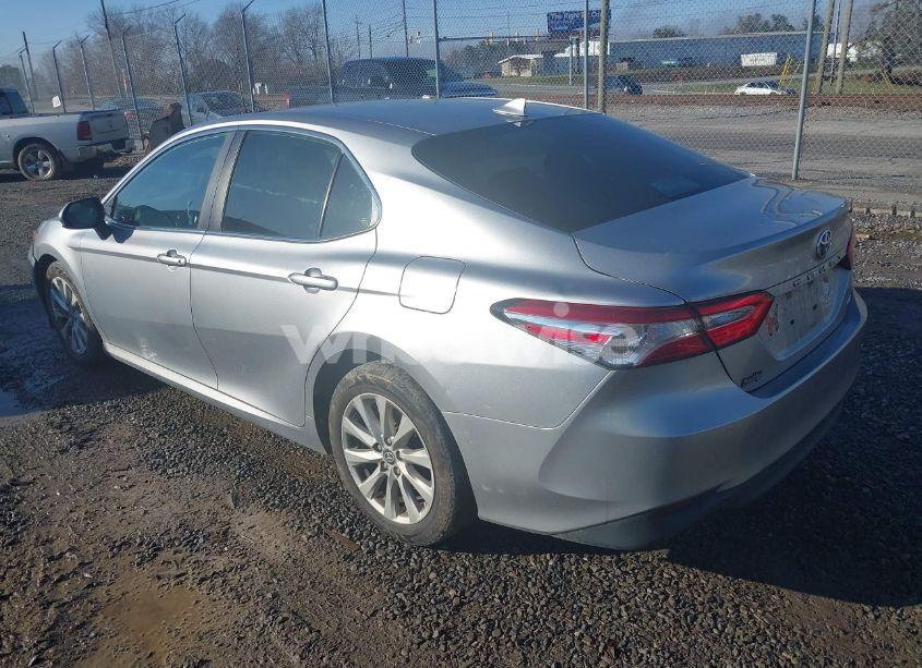 Photo 3 of 2020 Toyota Camry LE (VIN 4T1C11AK4LU970295)