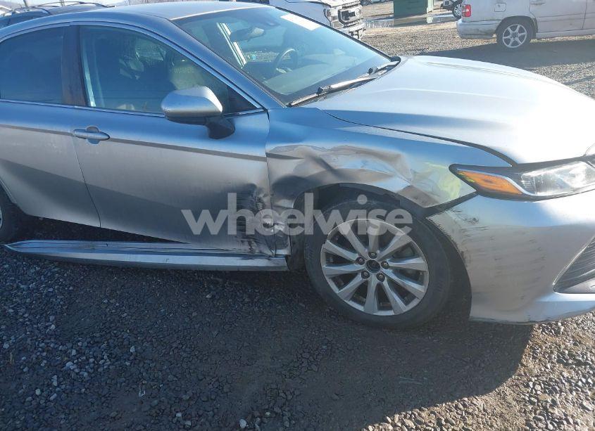 Photo 6 of 2020 Toyota Camry LE (VIN 4T1C11AK4LU970295)