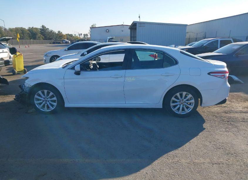 Photo 15 of 2020 Toyota Camry LE (VIN 4T1C11AK4LU986495)