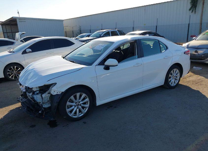 Photo 2 of 2020 Toyota Camry LE (VIN 4T1C11AK4LU986495)