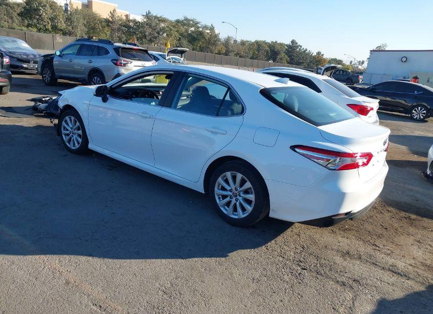 Photo 3 of 2020 Toyota Camry LE (VIN 4T1C11AK4LU986495)