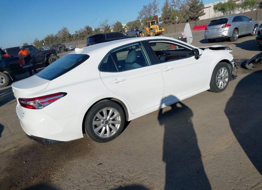 Photo 4 of 2020 Toyota Camry LE (VIN 4T1C11AK4LU986495)