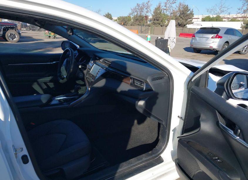 Photo 5 of 2020 Toyota Camry LE (VIN 4T1C11AK4LU986495)