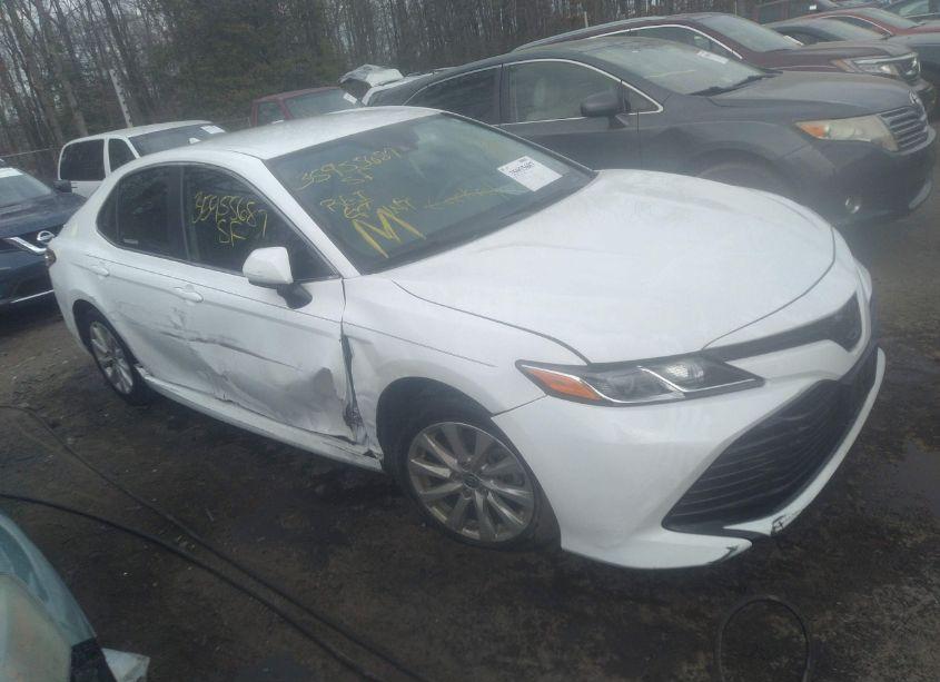 2020 Toyota Camry LE (VIN 4T1C11AK4LU995746) main photo