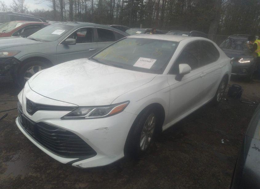 Photo 2 of 2020 Toyota Camry LE (VIN 4T1C11AK4LU995746)