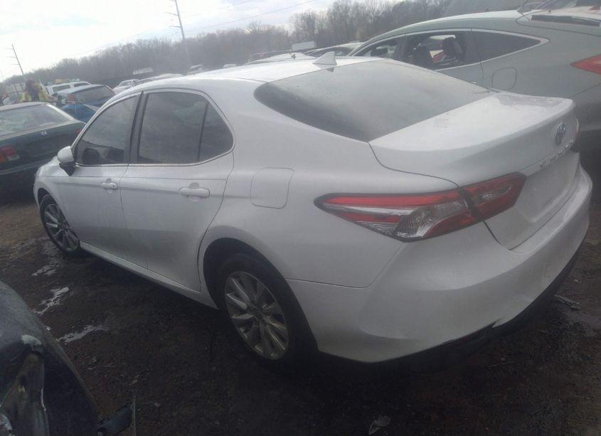 Photo 3 of 2020 Toyota Camry LE (VIN 4T1C11AK4LU995746)