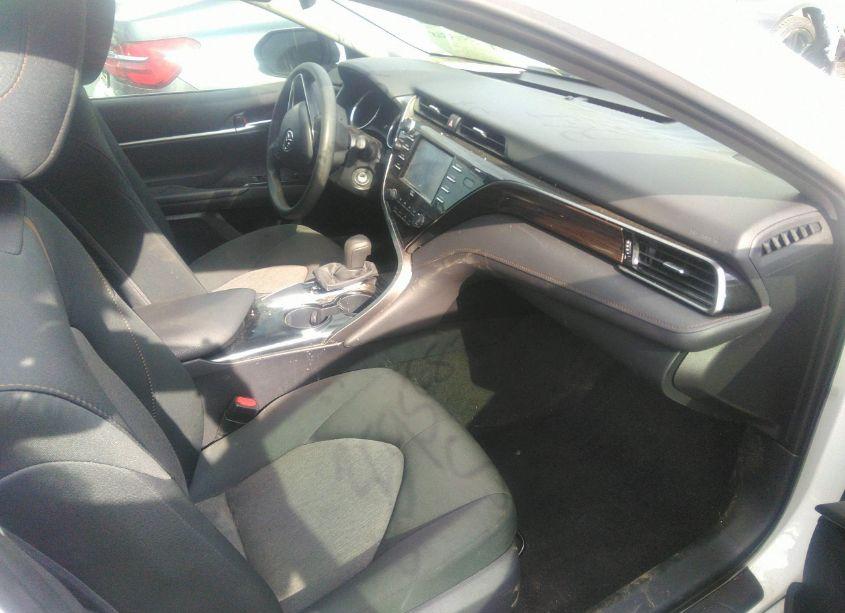 Photo 5 of 2020 Toyota Camry LE (VIN 4T1C11AK4LU995746)