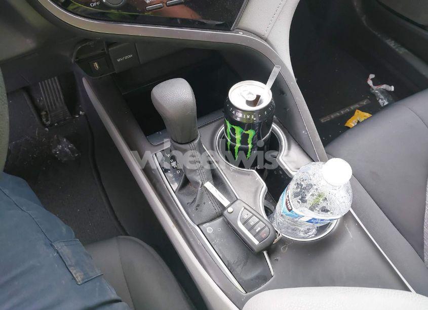 Photo 11 of 2021 Toyota Camry LE (VIN 4T1C11AK4MU440832)