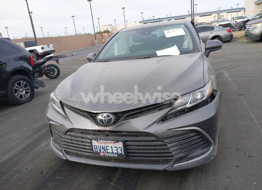 Photo 13 of 2021 Toyota Camry LE (VIN 4T1C11AK4MU440832)