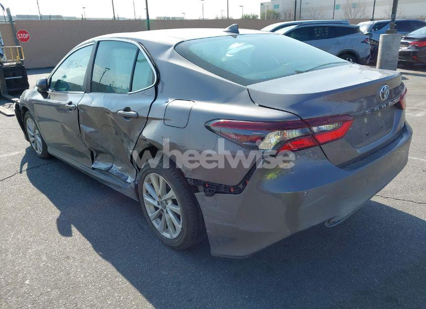 Photo 3 of 2021 Toyota Camry LE (VIN 4T1C11AK4MU440832)