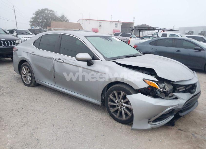 2021 Toyota Camry LE (VIN 4T1C11AK4MU441558) main photo