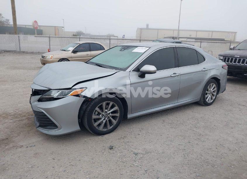 Photo 2 of 2021 Toyota Camry LE (VIN 4T1C11AK4MU441558)