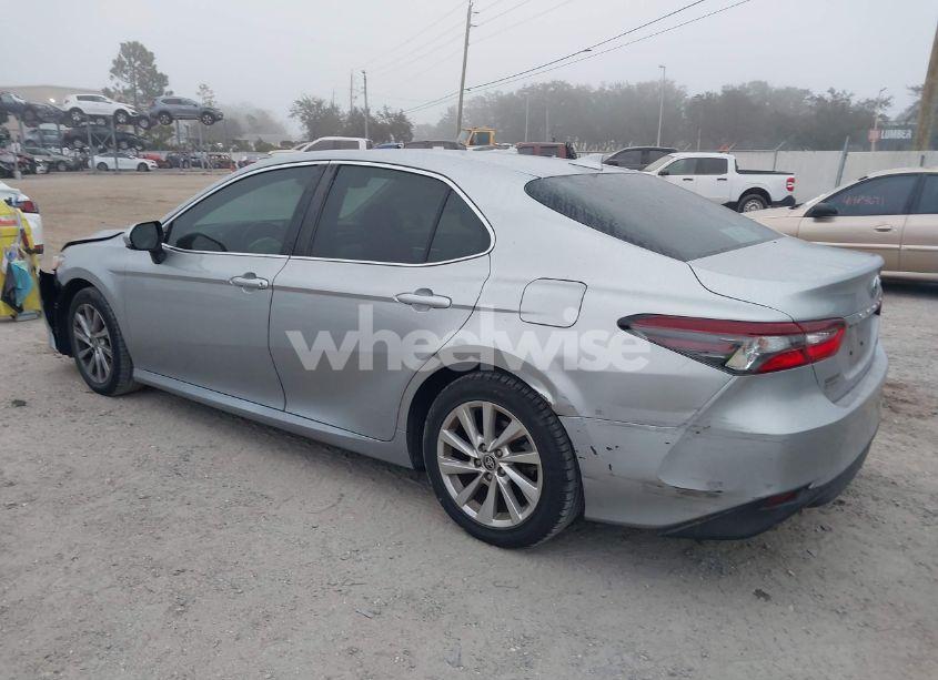 Photo 3 of 2021 Toyota Camry LE (VIN 4T1C11AK4MU441558)