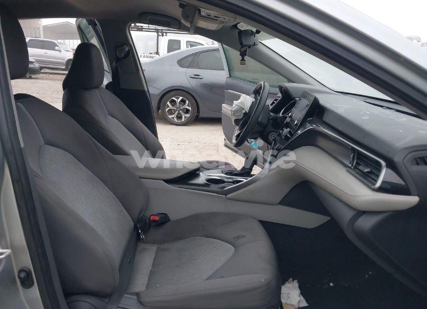 Photo 5 of 2021 Toyota Camry LE (VIN 4T1C11AK4MU441558)