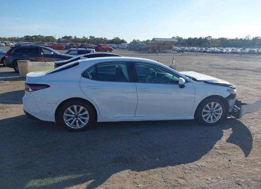 Photo 13 of 2021 Toyota Camry LE (VIN 4T1C11AK4MU444346)