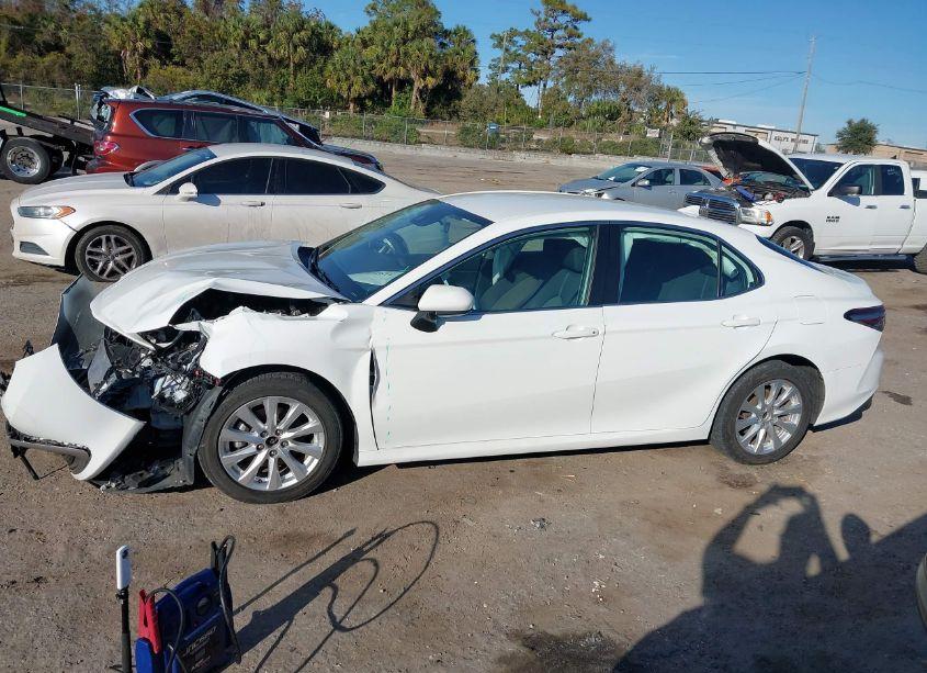 Photo 14 of 2021 Toyota Camry LE (VIN 4T1C11AK4MU444346)