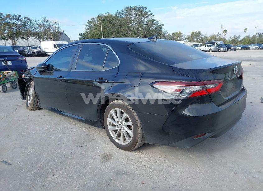 Photo 3 of 2021 Toyota Camry LE (VIN 4T1C11AK4MU446677)