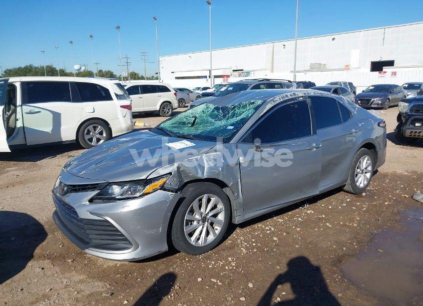 Photo 2 of 2021 Toyota Camry LE (VIN 4T1C11AK4MU455816)