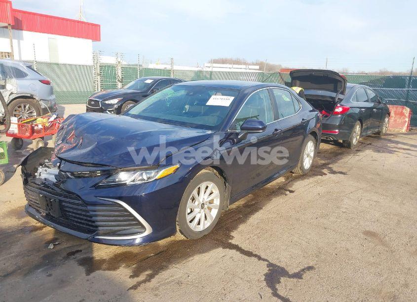 Photo 2 of 2021 Toyota Camry LE (VIN 4T1C11AK4MU461468)