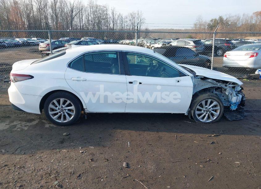 Photo 14 of 2021 Toyota Camry LE (VIN 4T1C11AK4MU462278)