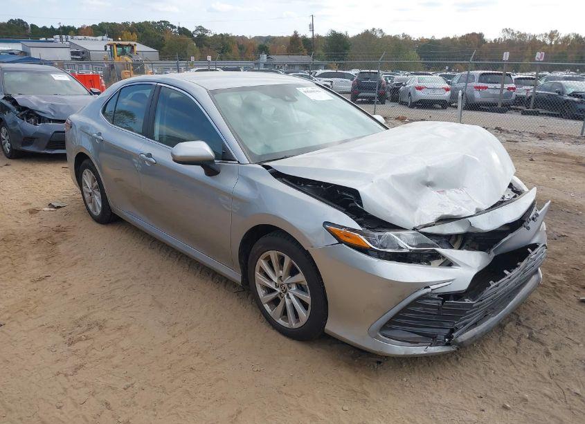 2021 Toyota Camry LE (VIN 4T1C11AK4MU535391) main photo