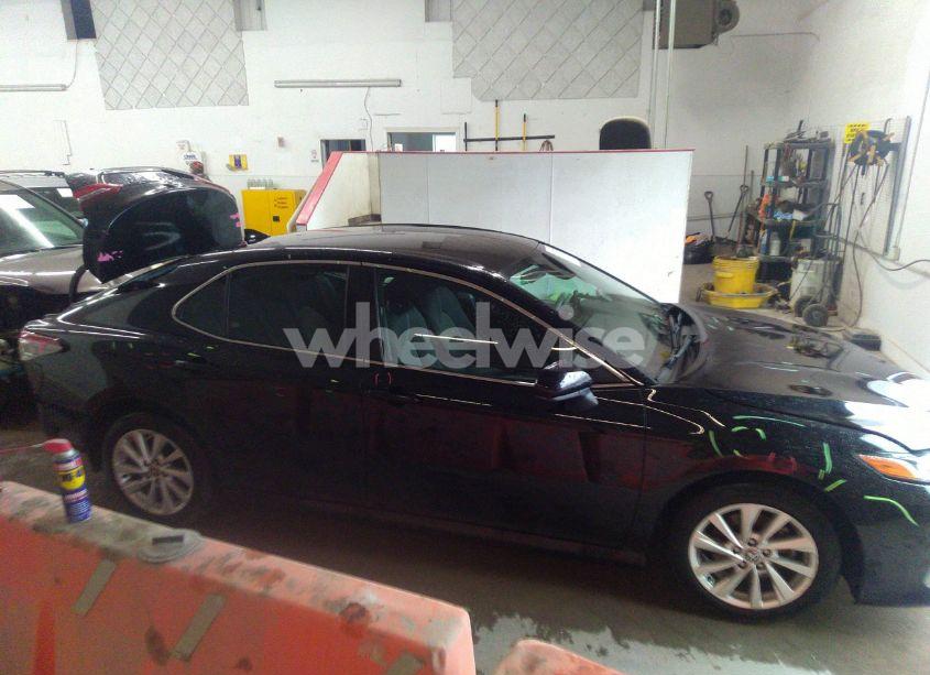 Photo 13 of 2021 Toyota Camry LE (VIN 4T1C11AK4MU564390)