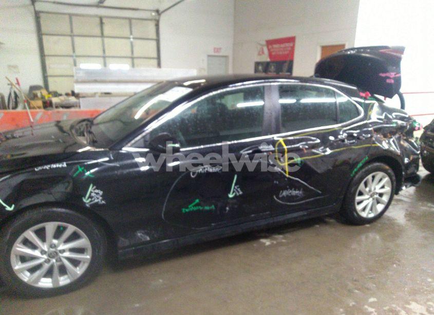 Photo 14 of 2021 Toyota Camry LE (VIN 4T1C11AK4MU564390)