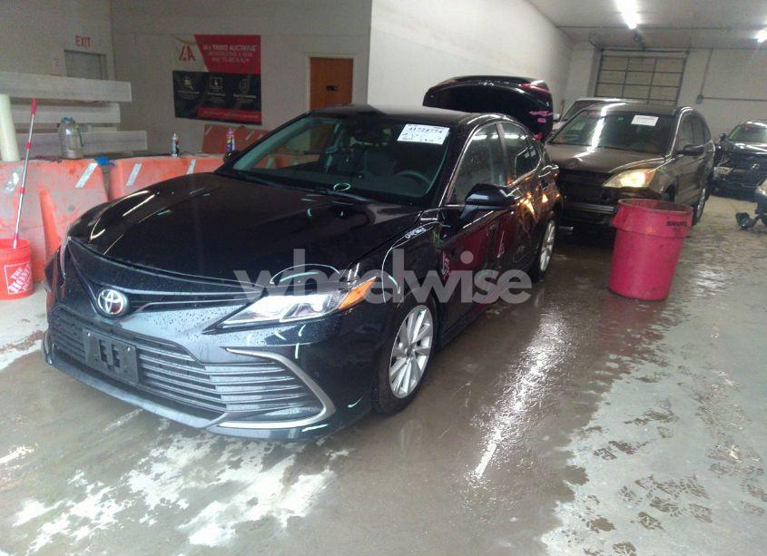 Photo 2 of 2021 Toyota Camry LE (VIN 4T1C11AK4MU564390)