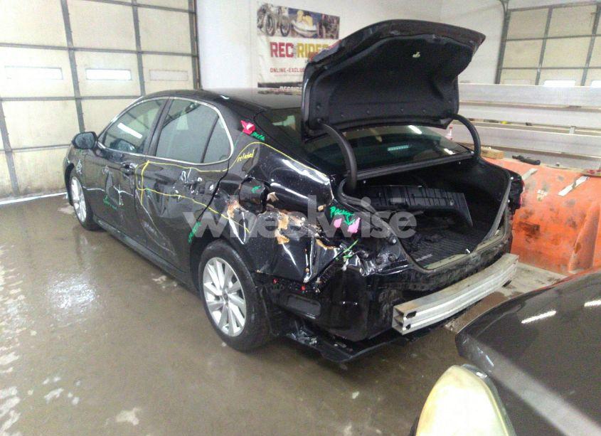 Photo 3 of 2021 Toyota Camry LE (VIN 4T1C11AK4MU564390)