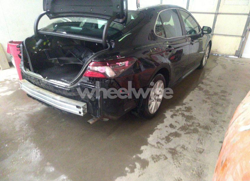 Photo 4 of 2021 Toyota Camry LE (VIN 4T1C11AK4MU564390)