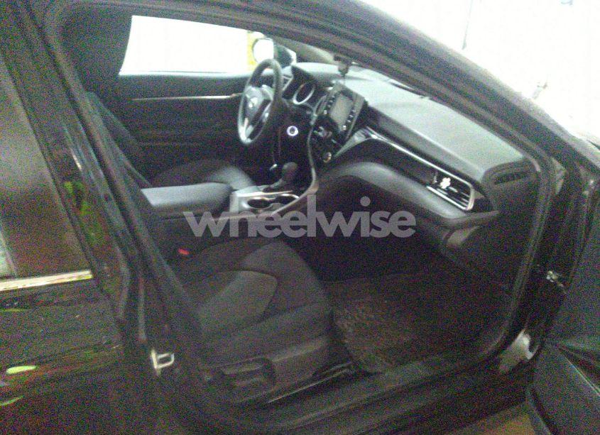 Photo 5 of 2021 Toyota Camry LE (VIN 4T1C11AK4MU564390)