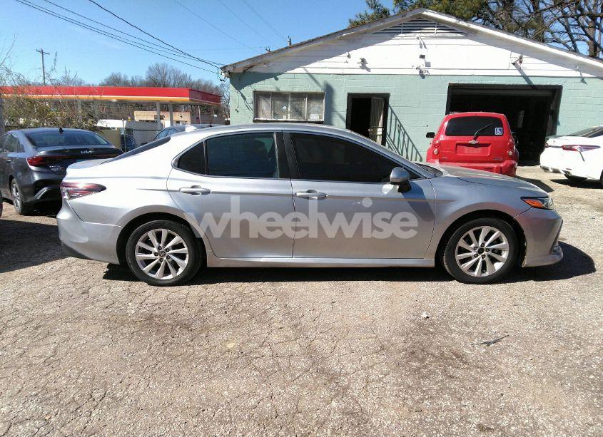 Photo 13 of 2021 Toyota Camry LE (VIN 4T1C11AK4MU571159)