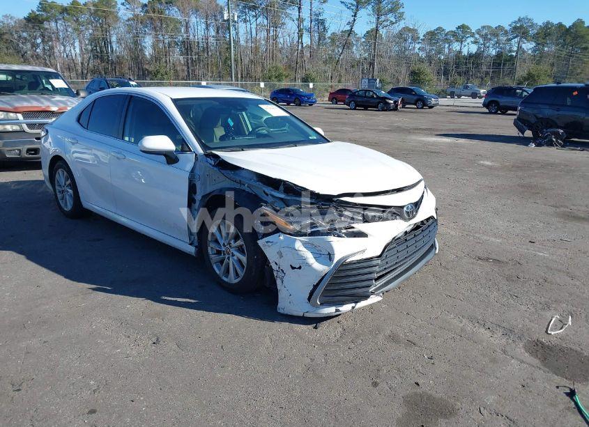 2021 Toyota Camry LE (VIN 4T1C11AK4MU590617) main photo
