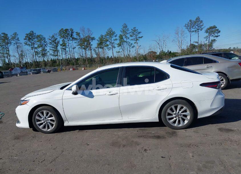 Photo 13 of 2021 Toyota Camry LE (VIN 4T1C11AK4MU590617)