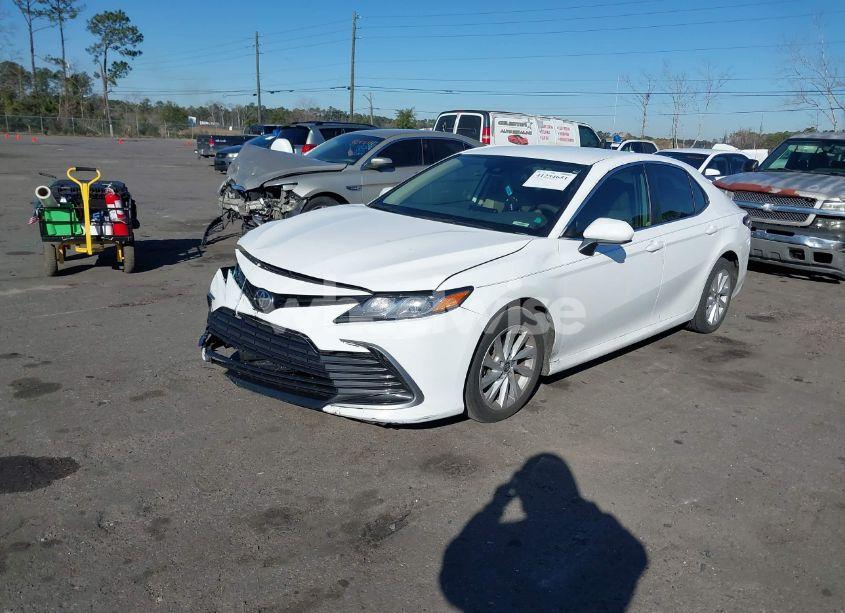 Photo 2 of 2021 Toyota Camry LE (VIN 4T1C11AK4MU590617)
